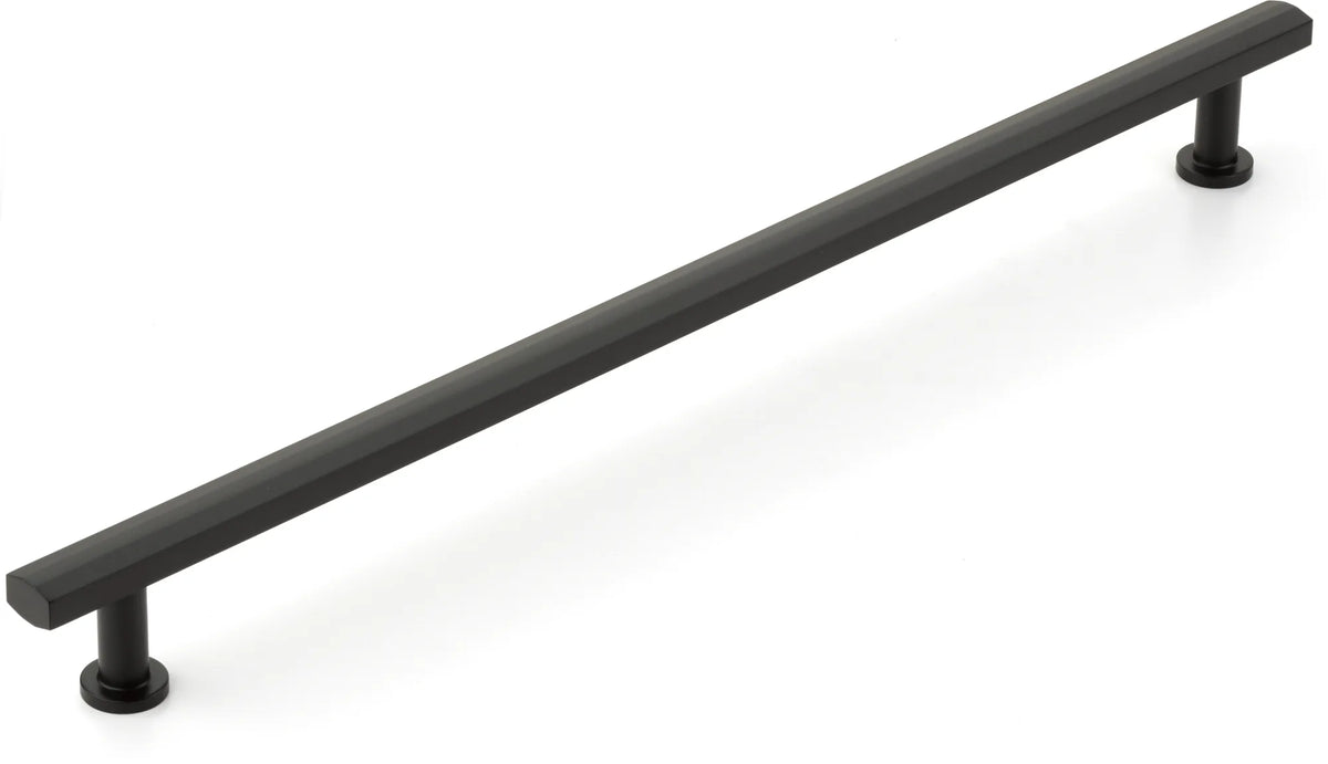 Heathrow Appliance Pull, Matte Black, 18'' cc 558-MB